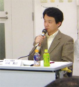駅北復興まちづくり計画評価委員会でコメントする岡崎先生(2018.3.27/市役所)