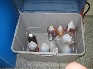 廃食用油回収箱の中の様子