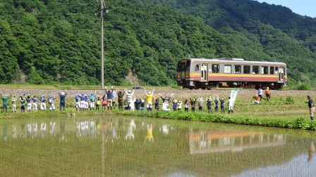 手を振る