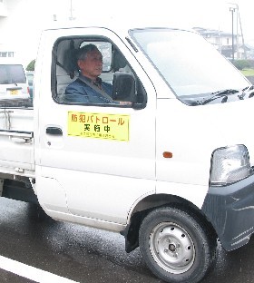 防犯パトロール中の車