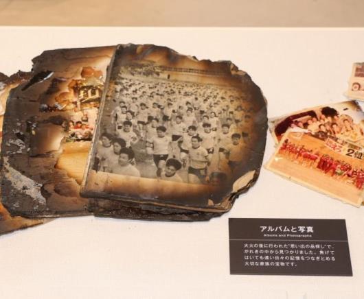 image:albums and photographs