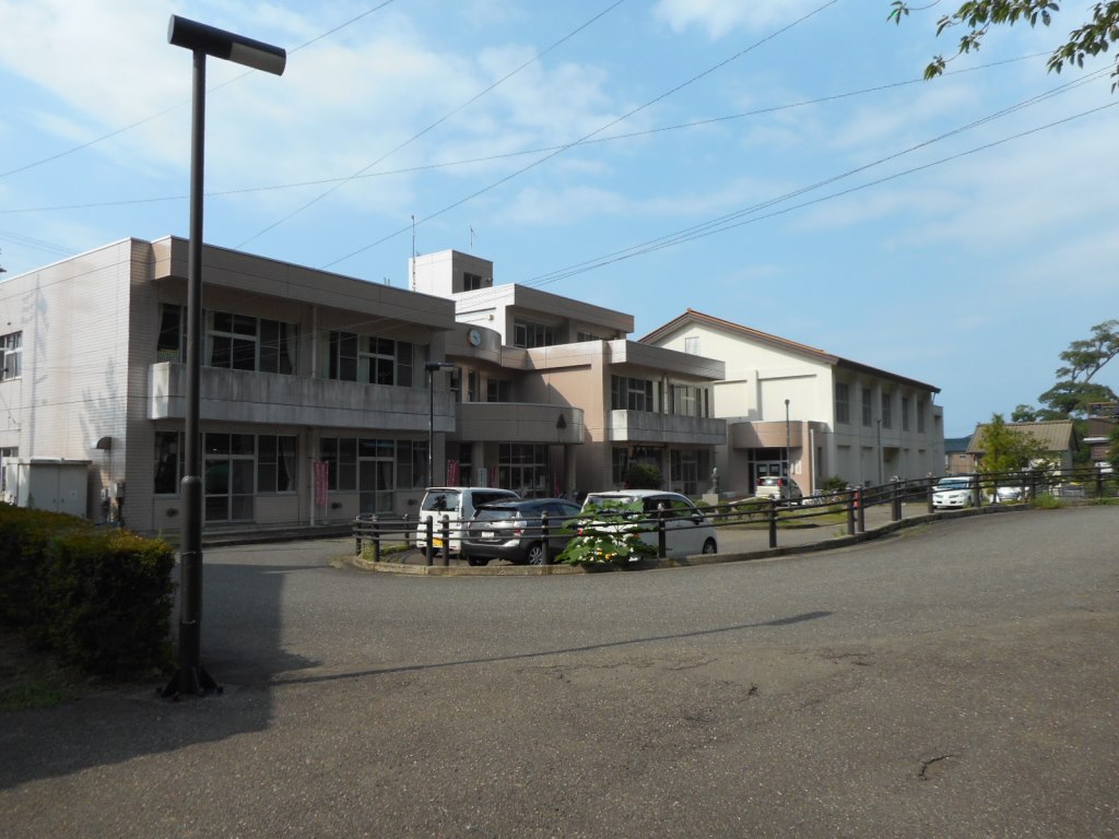 市振小学校
