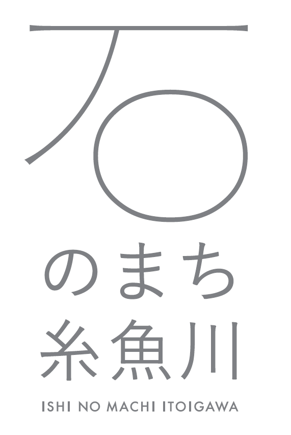 ロゴ（白・縦）