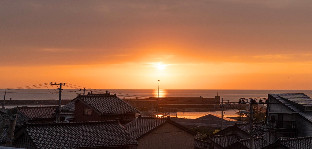 夕陽と街並み