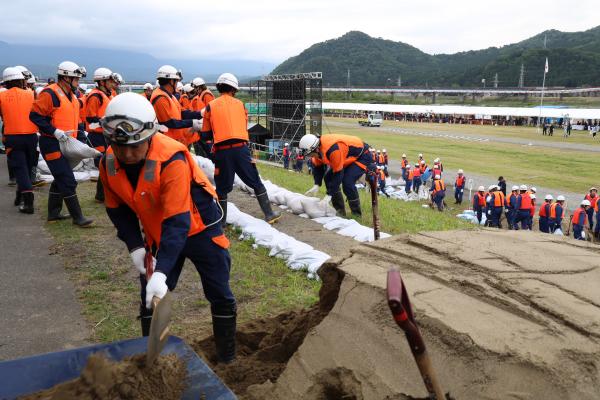 消防団による水防工法演習