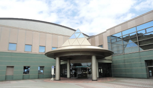 青海図書館の外観写真