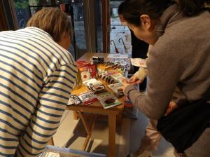 昼食の防災食を選ぶ