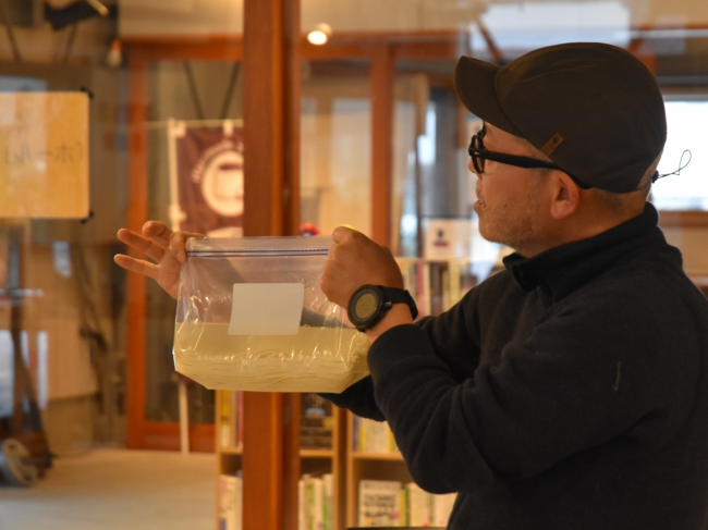 水に浸したパスタ