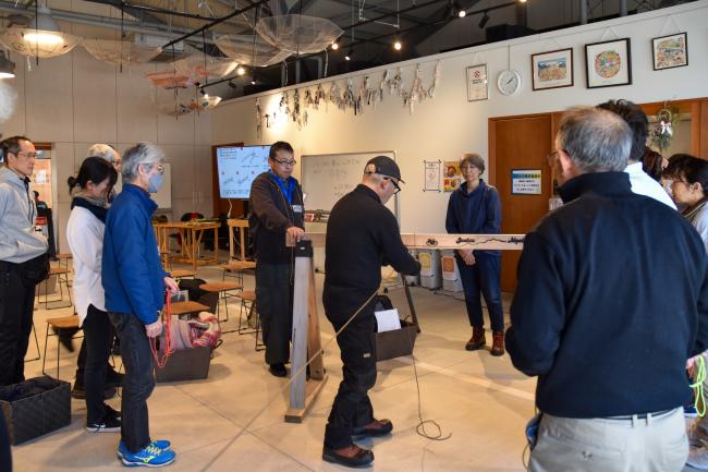 ロープをぴんと張る